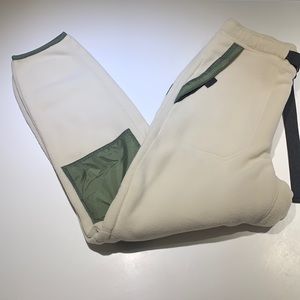 TNA fleece cargo pant w green patches